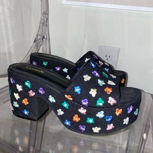 Larroude multi floral platforms